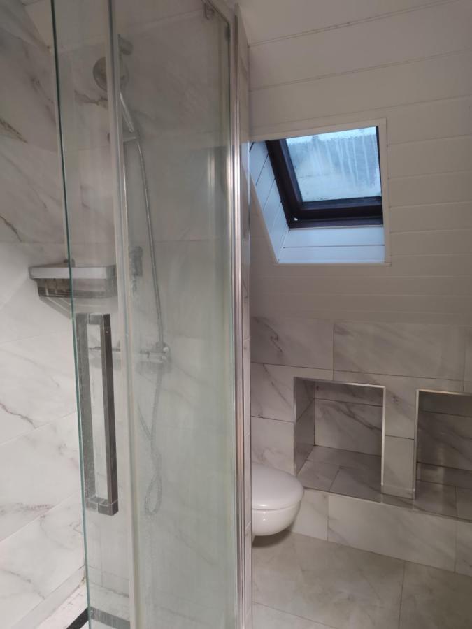 Chambre Privee A Bobigny -Salle De Bain Et Toilettes Sont Commune, -Pas De Cuisine Exterior photo