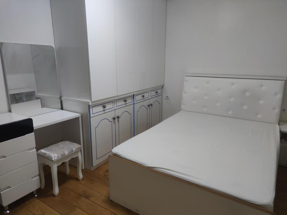 Chambre Privee A Bobigny -Salle De Bain Et Toilettes Sont Commune, -Pas De Cuisine Exterior photo