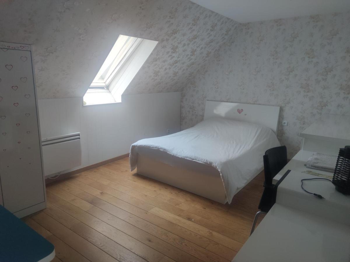 Chambre Privee A Bobigny -Salle De Bain Et Toilettes Sont Commune, -Pas De Cuisine Exterior photo